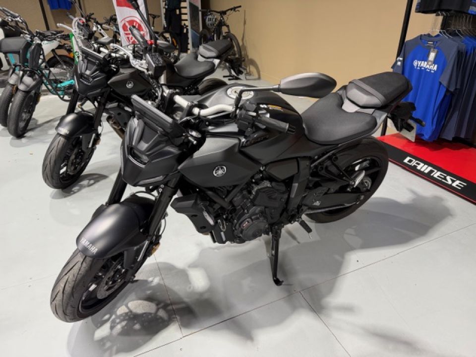 YAMAHA MT-07 Y-AMT 4