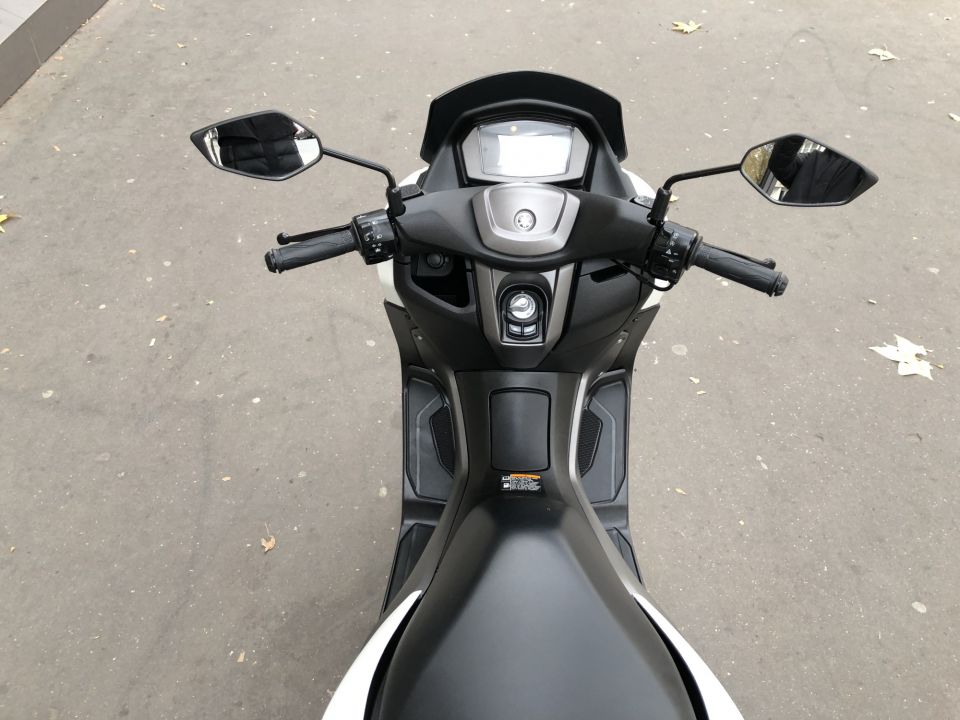 YAMAHA NMAX 125 4