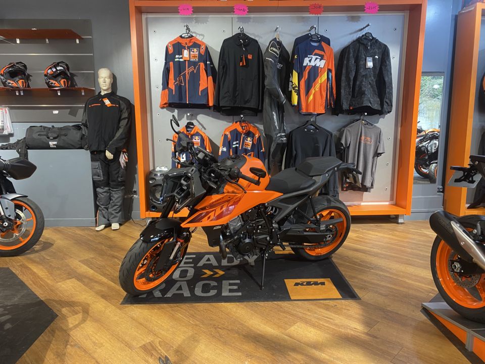 KTM 990 DUKE 4