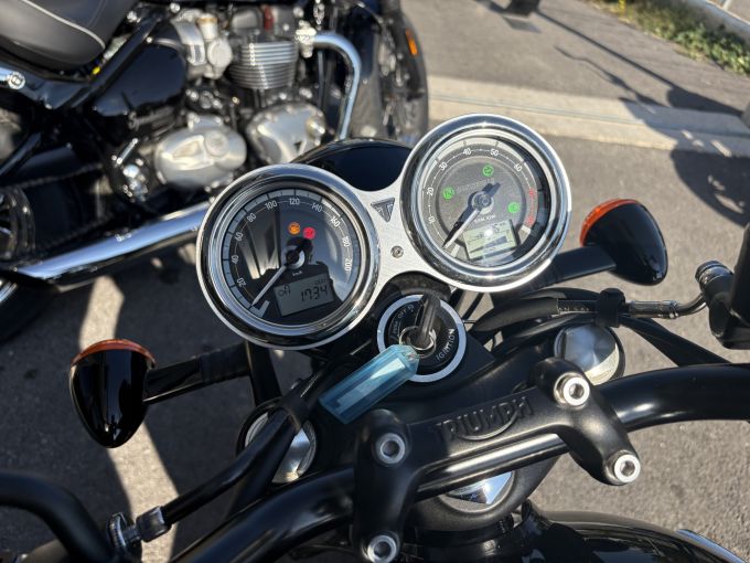 TRIUMPH Bonneville T120 Black 4