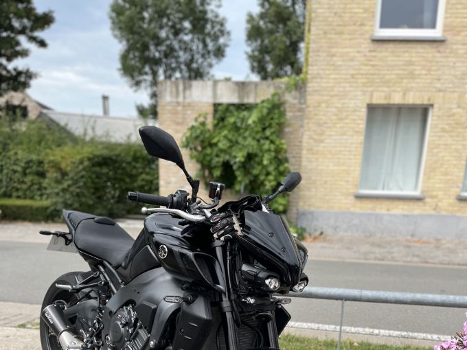 YAMAHA MT-10 4