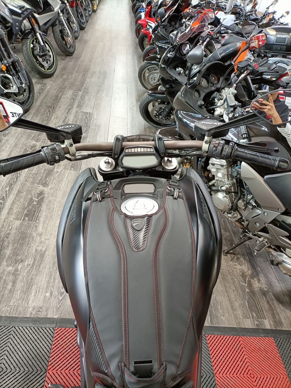 DUCATI DIAVEL 4