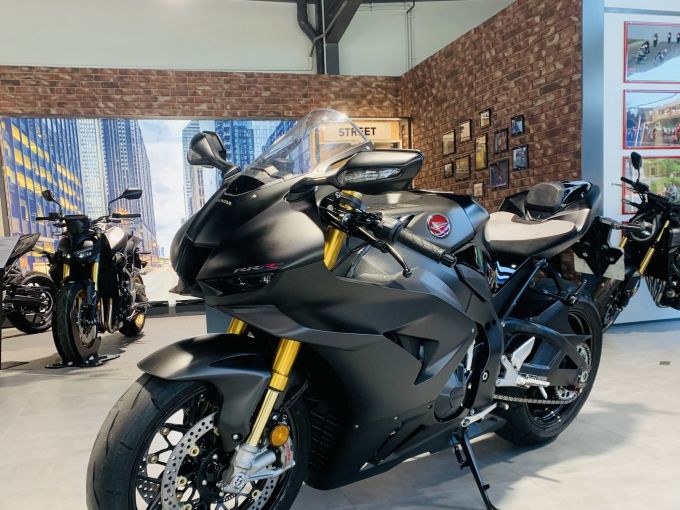 HONDA CBR 1000  RR-R FIREBLADE SP 4