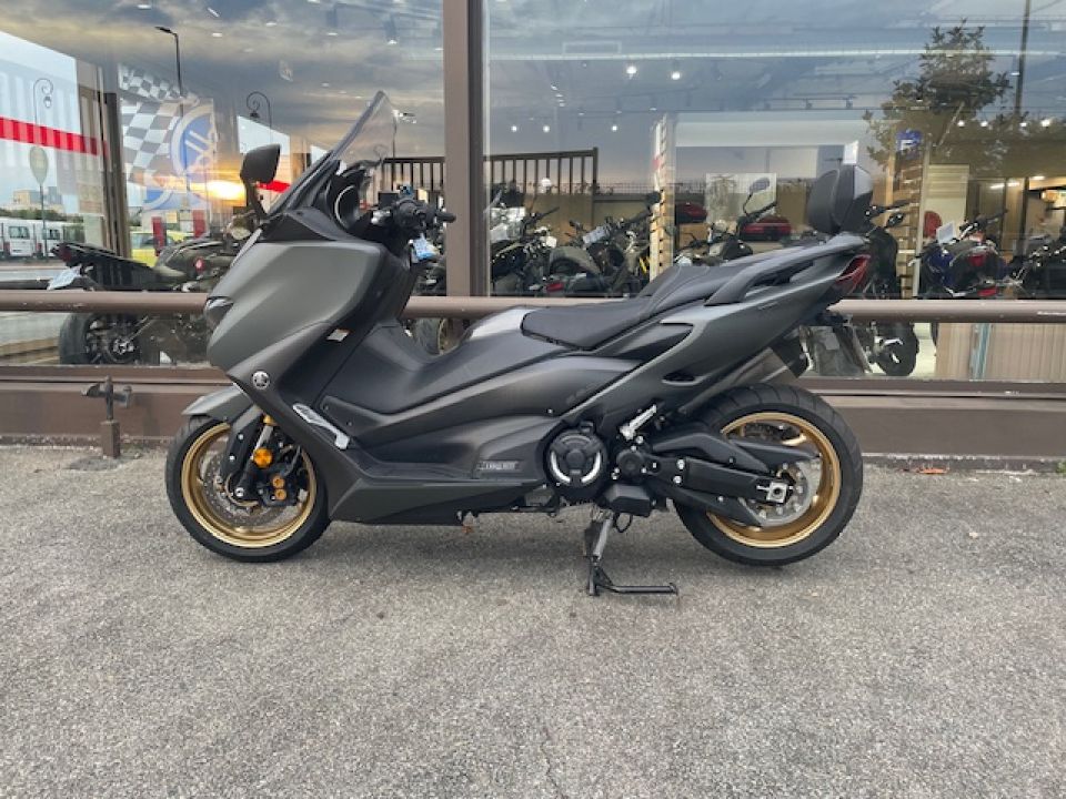 YAMAHA XP T-MAX 560 TECH MAX KAMO 4