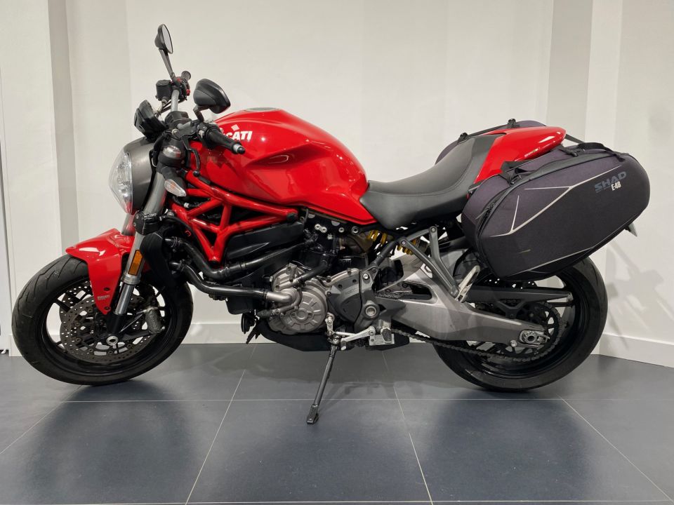 DUCATI MONSTER 821 4