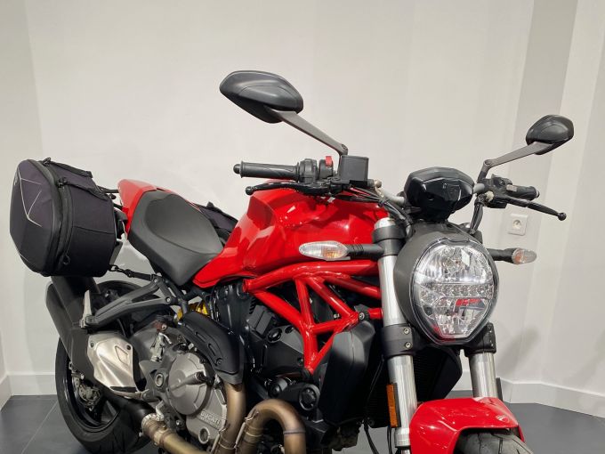 DUCATI MONSTER 821 4