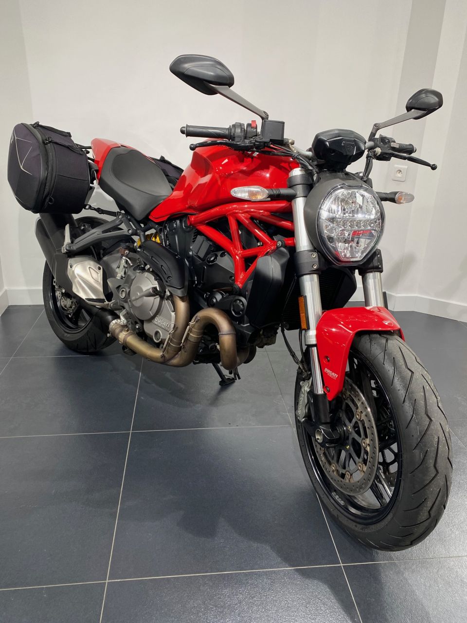 DUCATI MONSTER 821 4