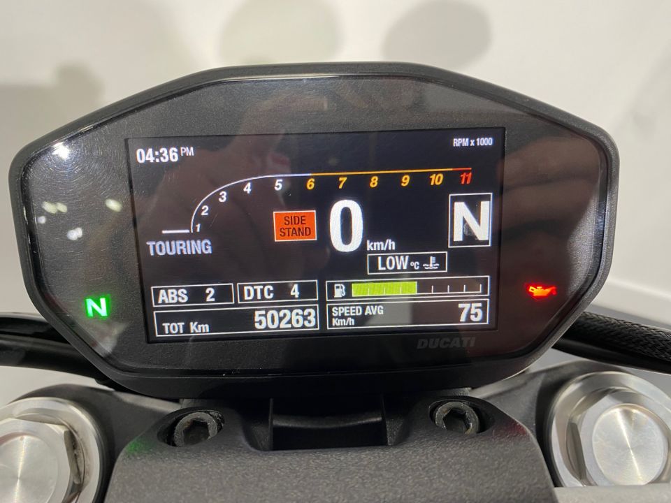 DUCATI MONSTER 821 4