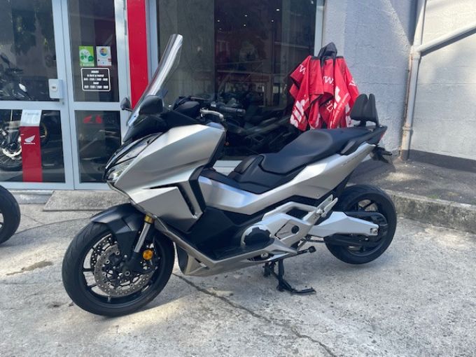 HONDA FORZA 750 4