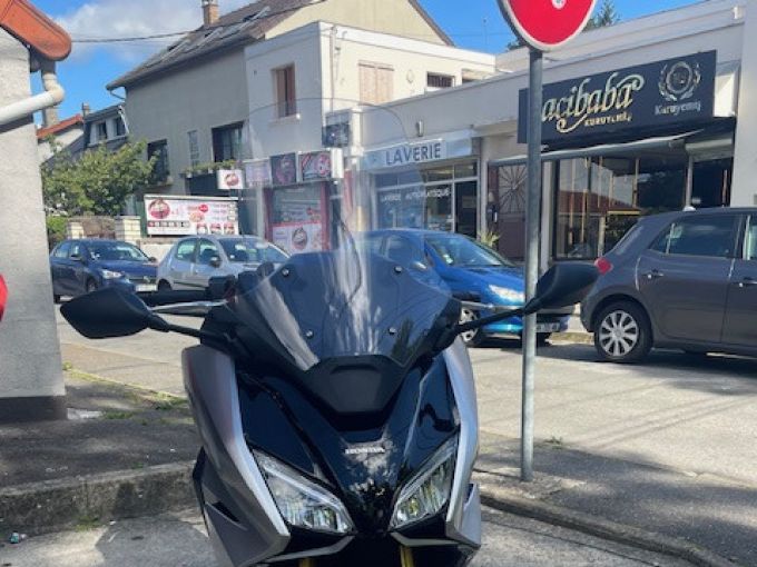 HONDA FORZA 750 4