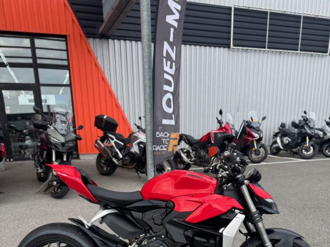 DUCATI STREETFIGHTER V2 4