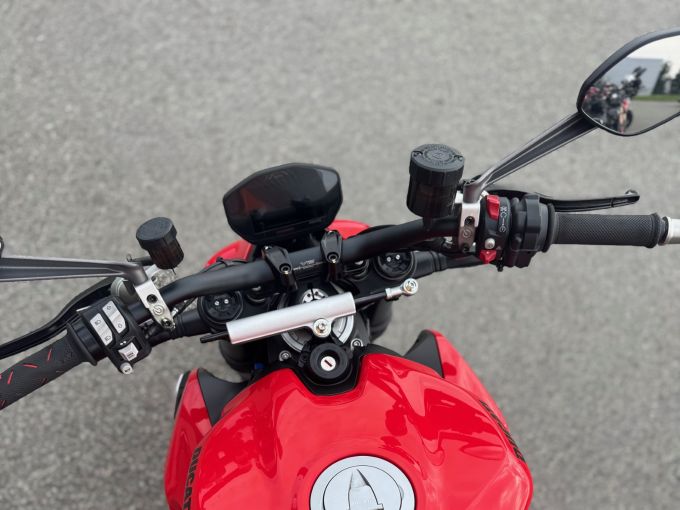 DUCATI STREETFIGHTER V2 4