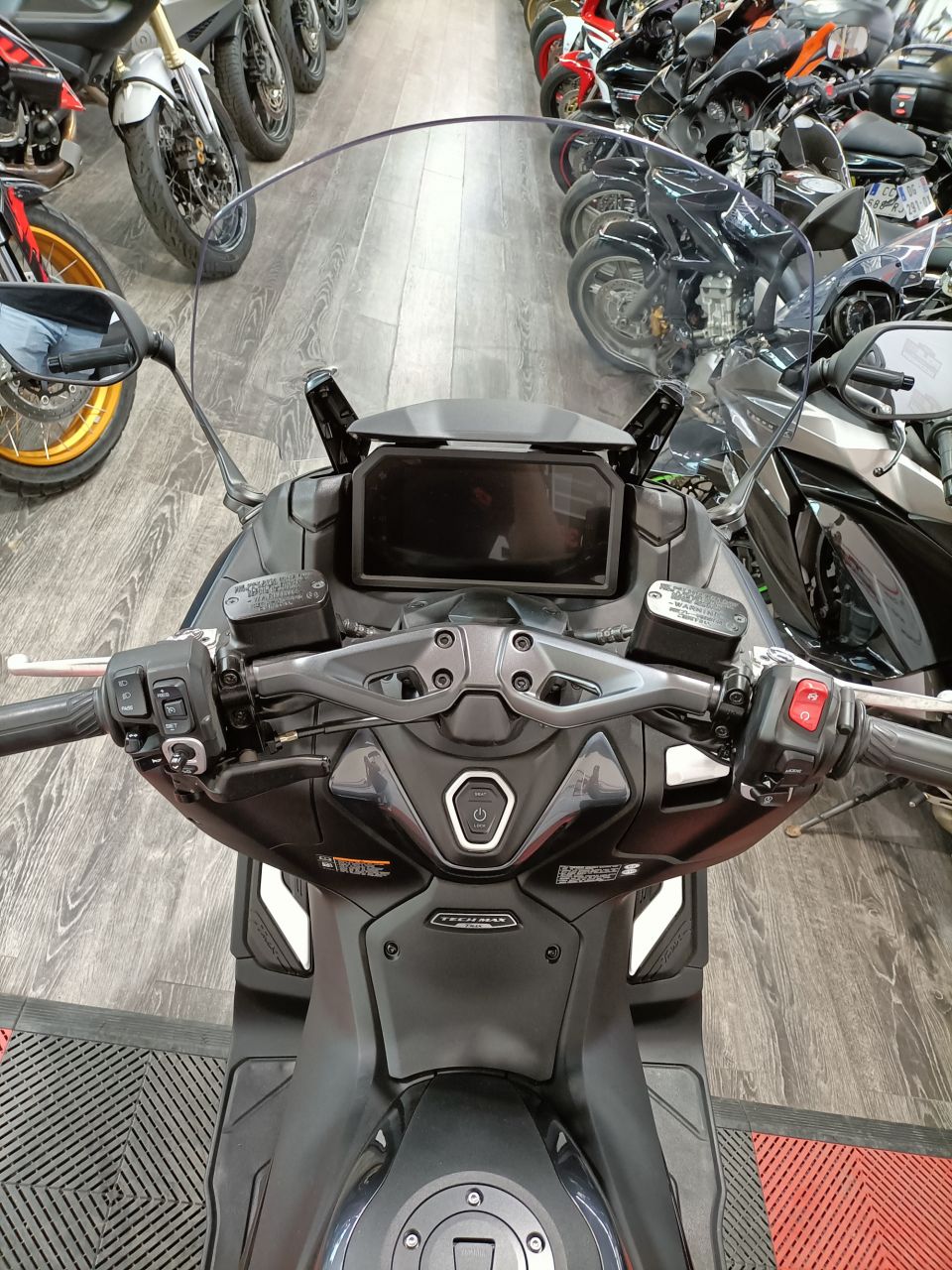 YAMAHA XP T-MAX 560 TECH MAX 4