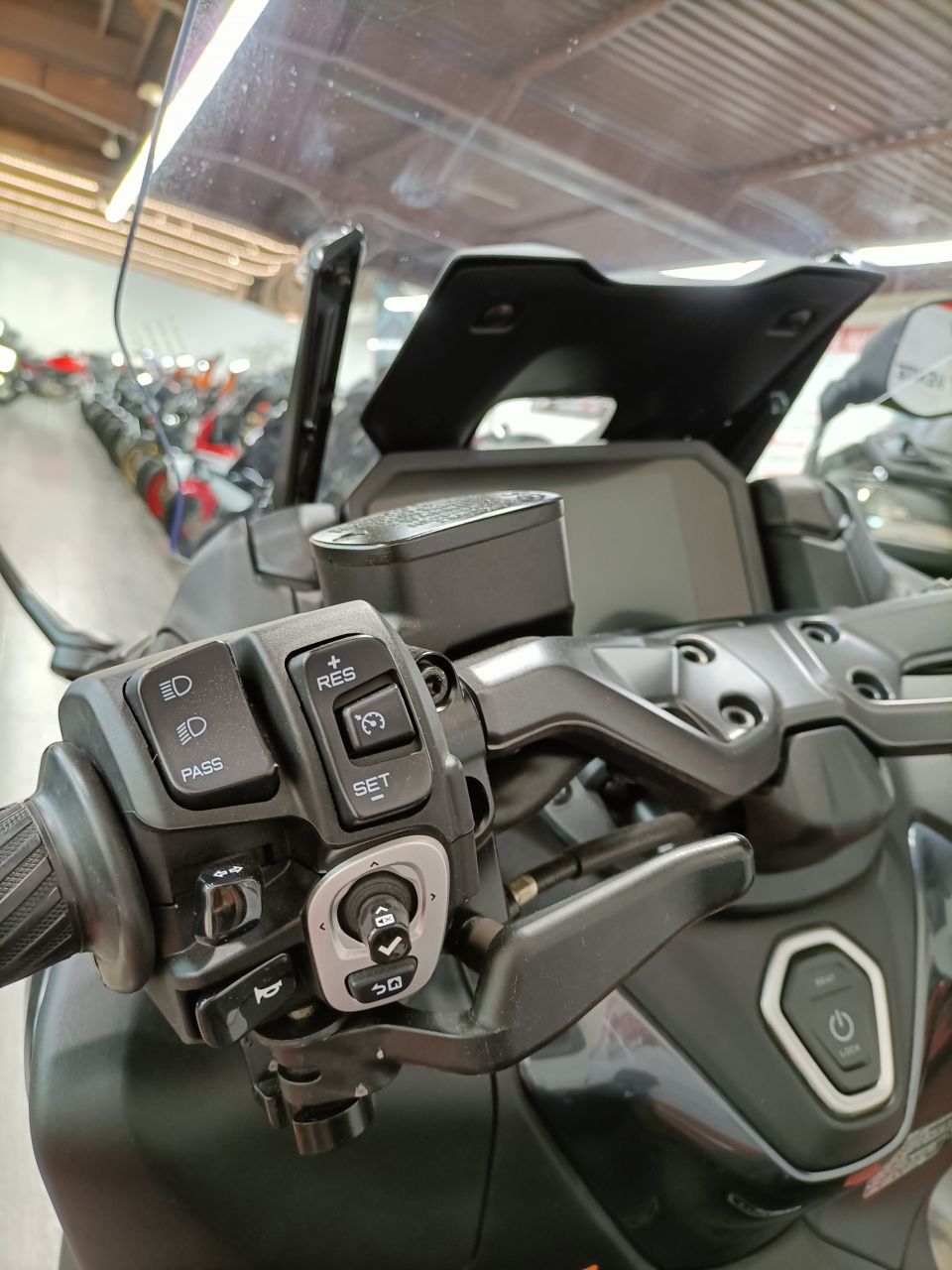 YAMAHA XP T-MAX 560 TECH MAX 4