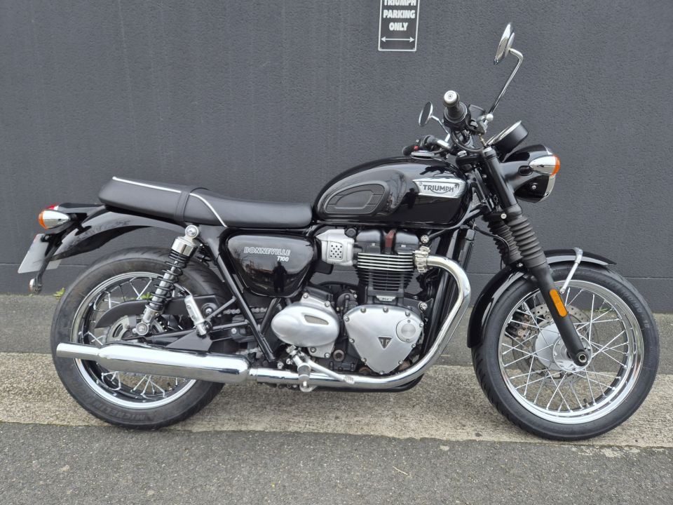 TRIUMPH BONNEVILLE T100 900 4