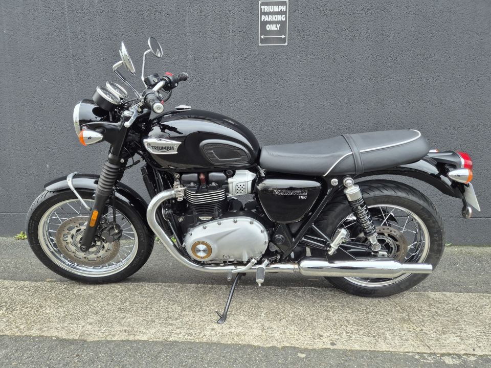 TRIUMPH BONNEVILLE T100 900 4