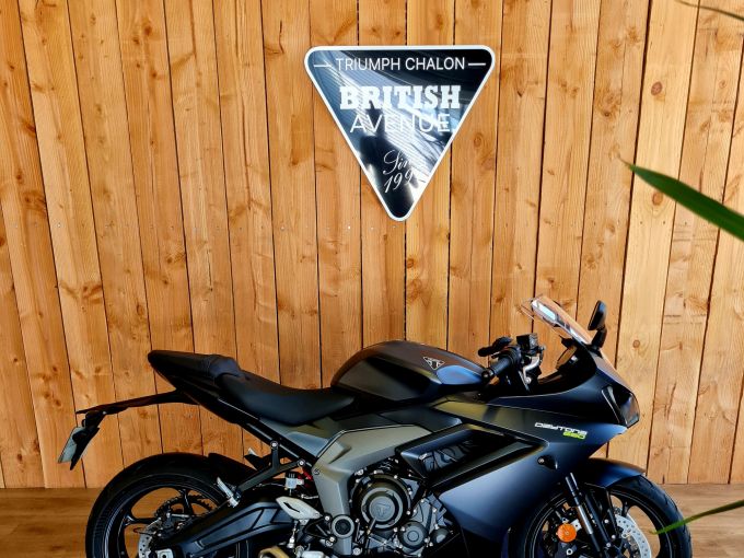 TRIUMPH 	DAYTONA 660 4