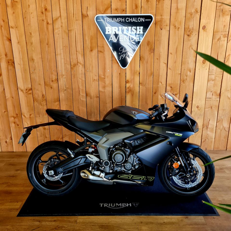 TRIUMPH 	DAYTONA 660 4