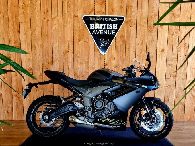 TRIUMPH 	DAYTONA 660 4