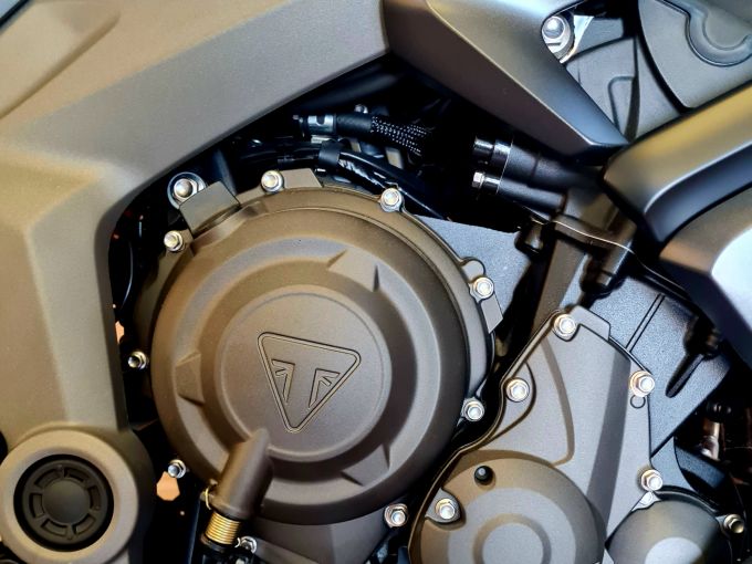 TRIUMPH 	DAYTONA 660 4