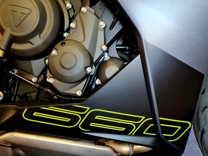 TRIUMPH 	DAYTONA 660 4