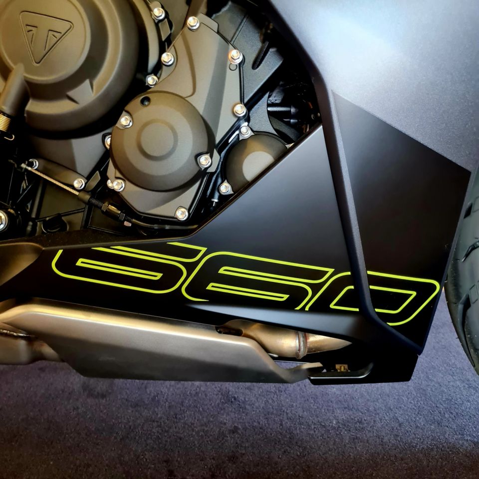 TRIUMPH 	DAYTONA 660 4