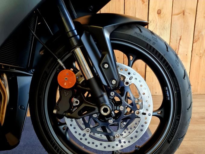 TRIUMPH 	DAYTONA 660 4