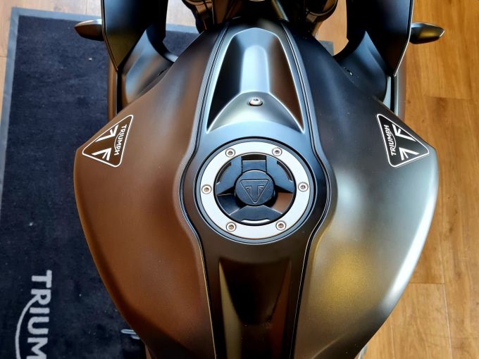 TRIUMPH 	DAYTONA 660 4