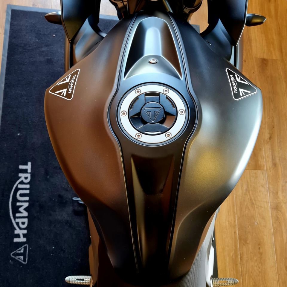 TRIUMPH 	DAYTONA 660 4