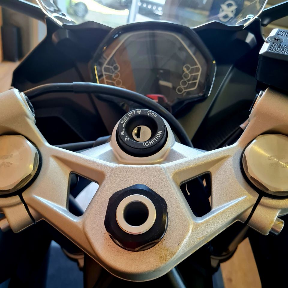 TRIUMPH 	DAYTONA 660 4