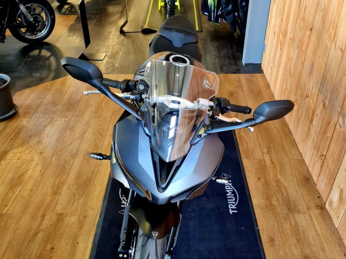 TRIUMPH 	DAYTONA 660 4