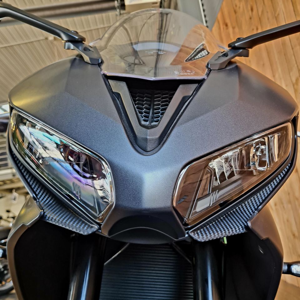 TRIUMPH 	DAYTONA 660 4