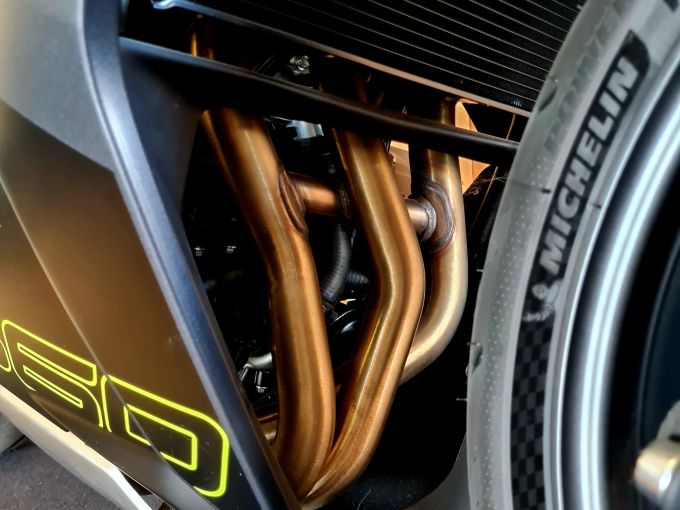 TRIUMPH 	DAYTONA 660 4