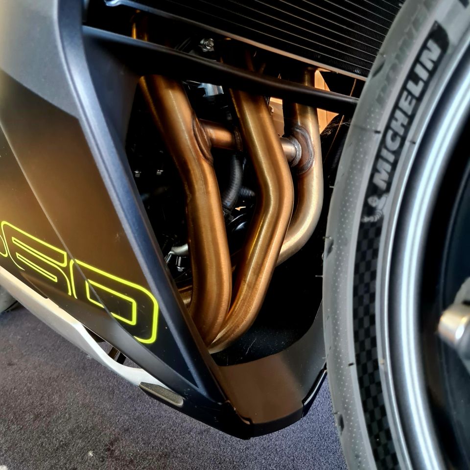 TRIUMPH 	DAYTONA 660 4