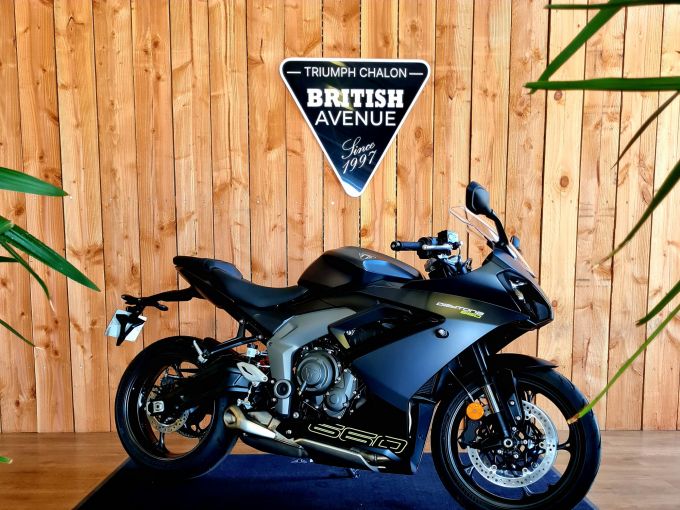 TRIUMPH 	DAYTONA 660 4