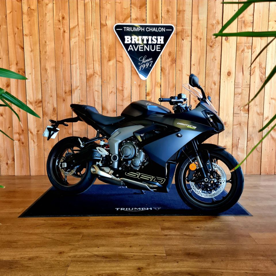 TRIUMPH 	DAYTONA 660 4