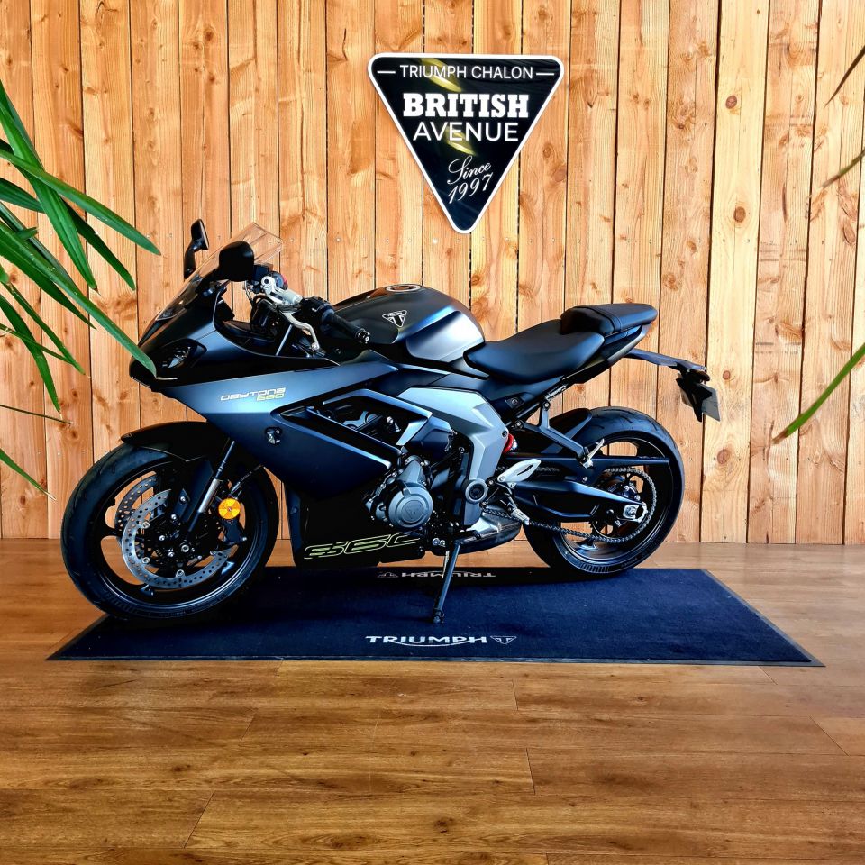 TRIUMPH 	DAYTONA 660 4