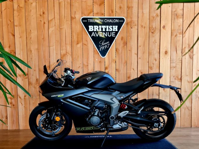 TRIUMPH 	DAYTONA 660 4