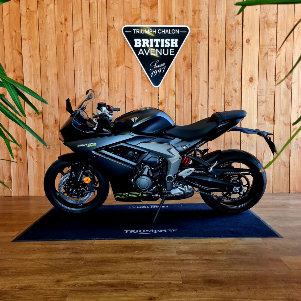 TRIUMPH 	DAYTONA 660 4