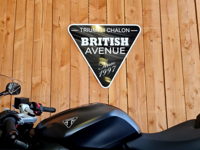 TRIUMPH 	DAYTONA 660 4