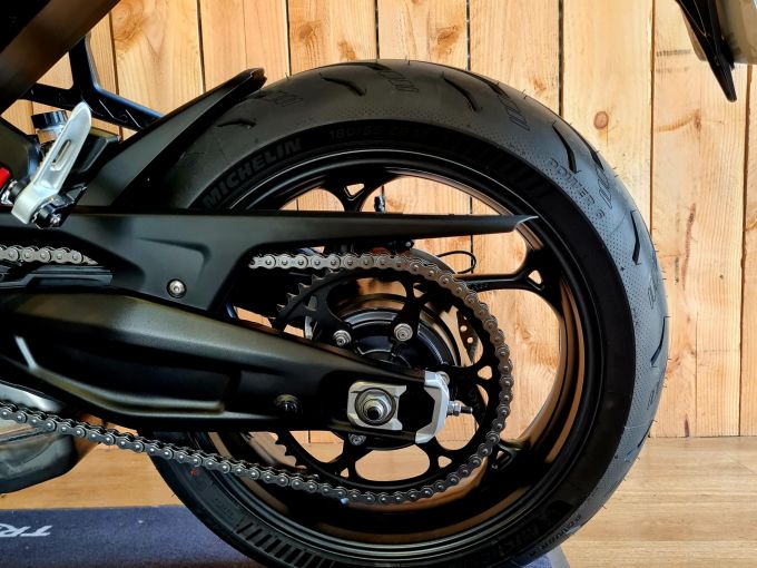 TRIUMPH 	DAYTONA 660 4