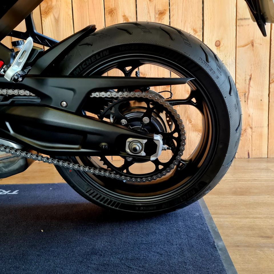 TRIUMPH 	DAYTONA 660 4