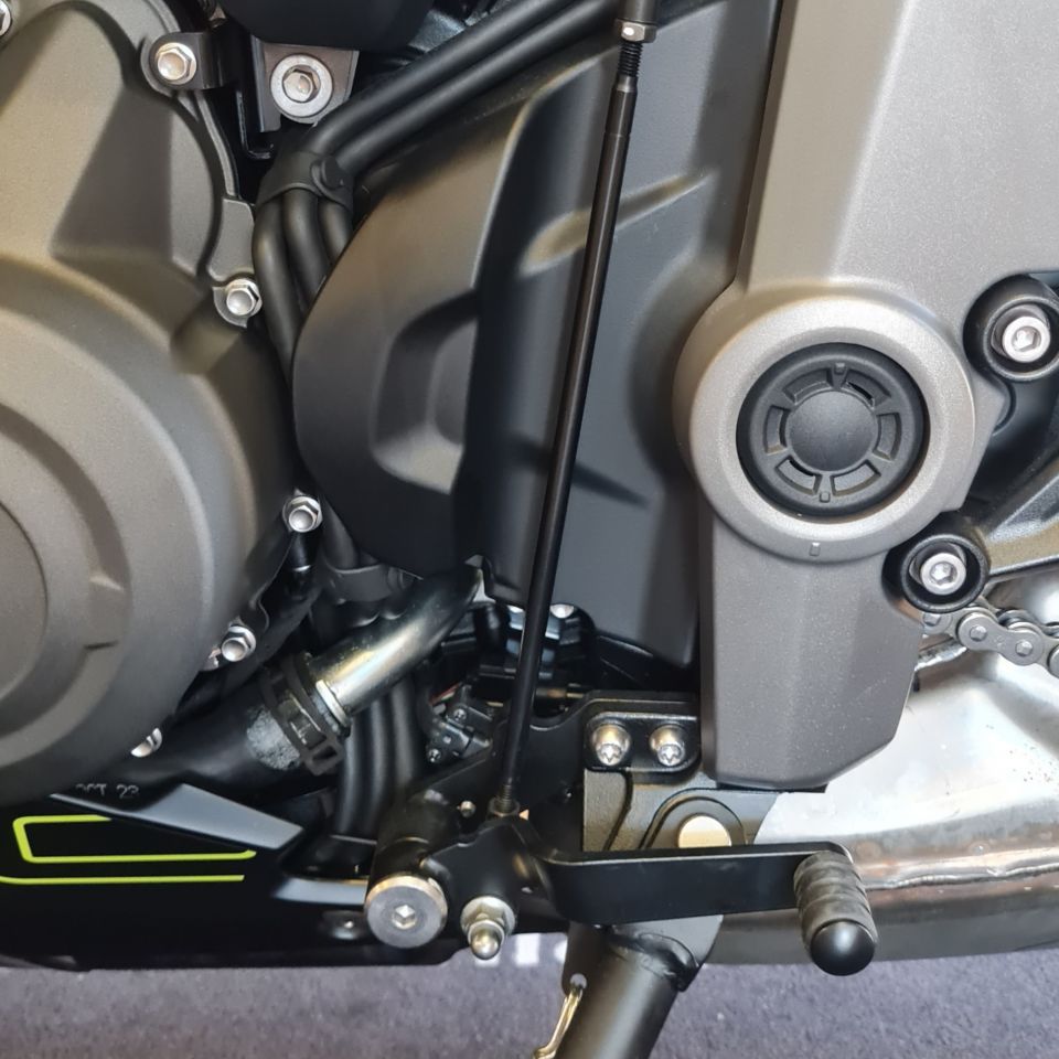 TRIUMPH 	DAYTONA 660 4