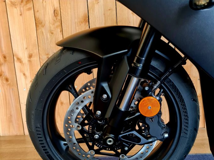 TRIUMPH 	DAYTONA 660 4