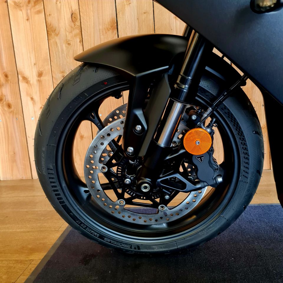 TRIUMPH 	DAYTONA 660 4