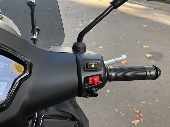 VESPA GTS SUPER SPORT 4