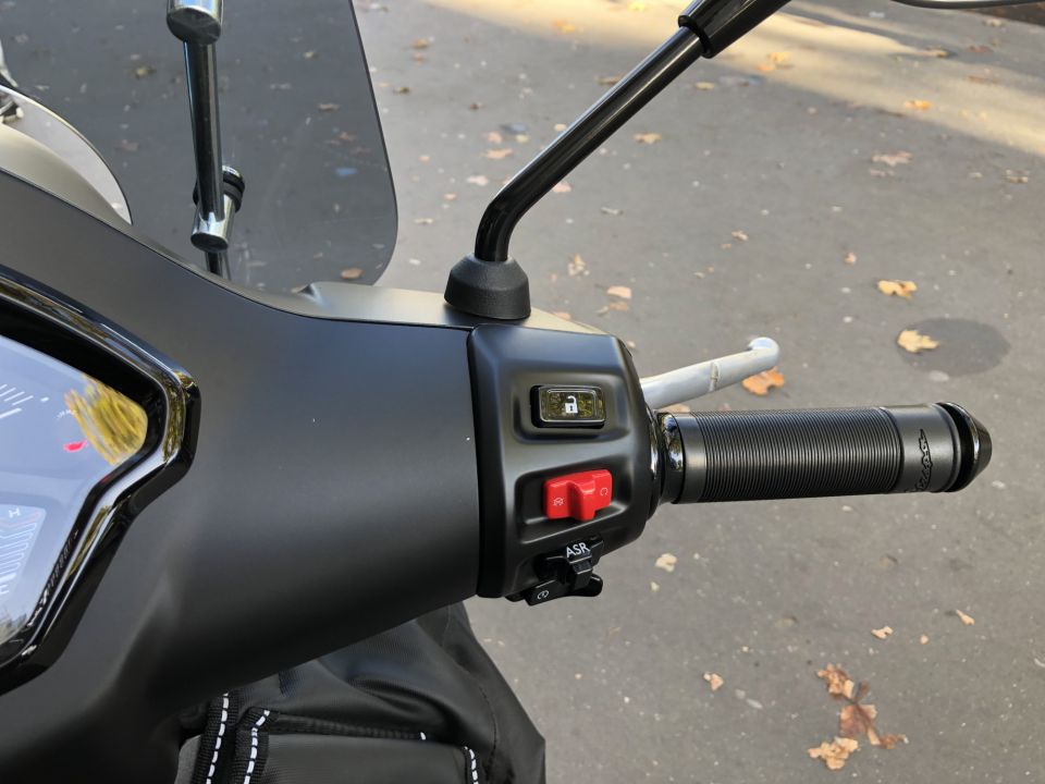 VESPA GTS SUPER SPORT 4