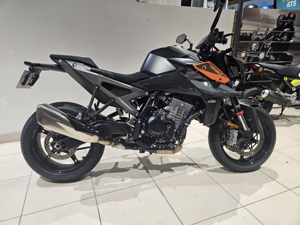 KTM 990 DUKE 4
