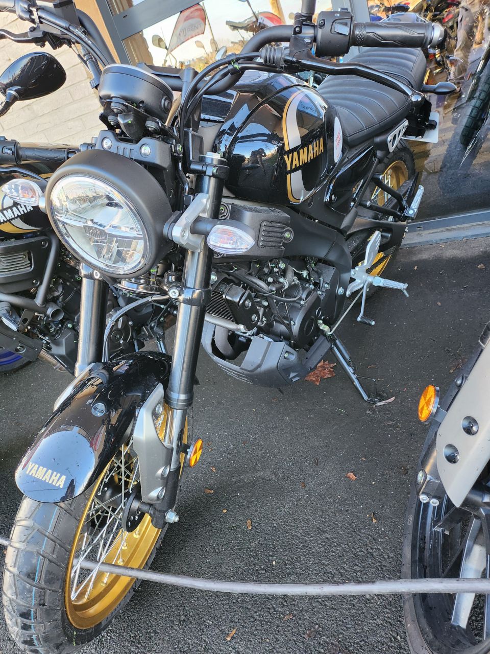YAMAHA XSR 125 4