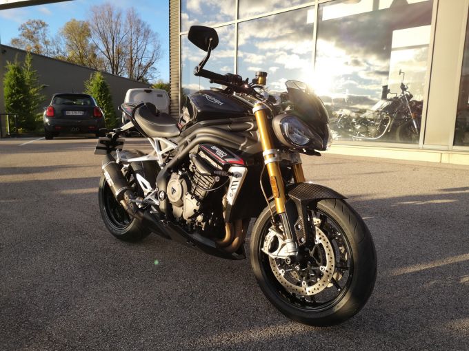 TRIUMPH SPEED TRIPLE 1200 RS 4